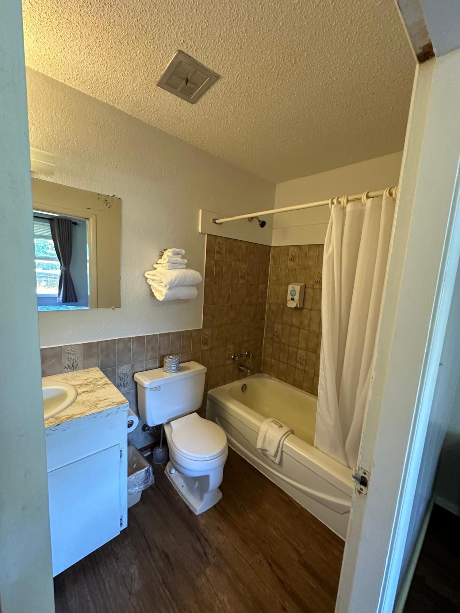 Island West Resort-Motel Ucluelet Kültér fotó